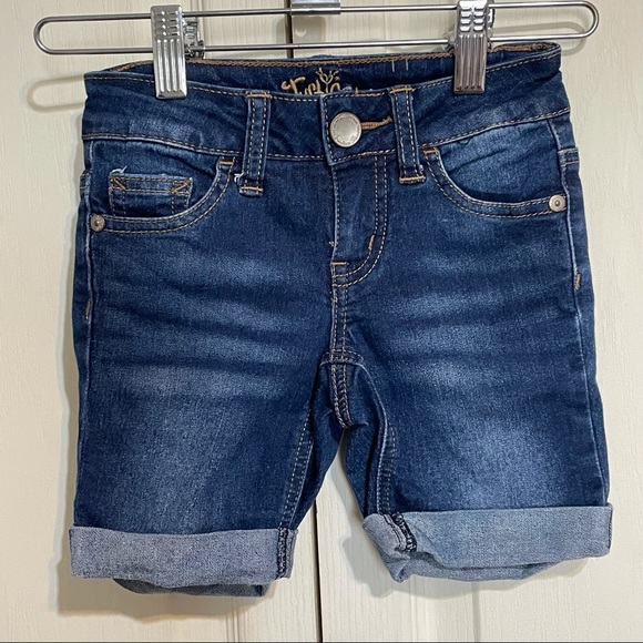 Distressed Cuffed Denim Shorts - La Boutique Dacula Distressed Cuffed Denim Shorts - La Boutique Dacula
